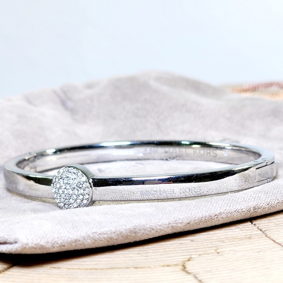 MICHAEL KORS PAVÉ SILVER TONE BANGLE BRACELETS. LOT OF 3. - Picture 9 of 11